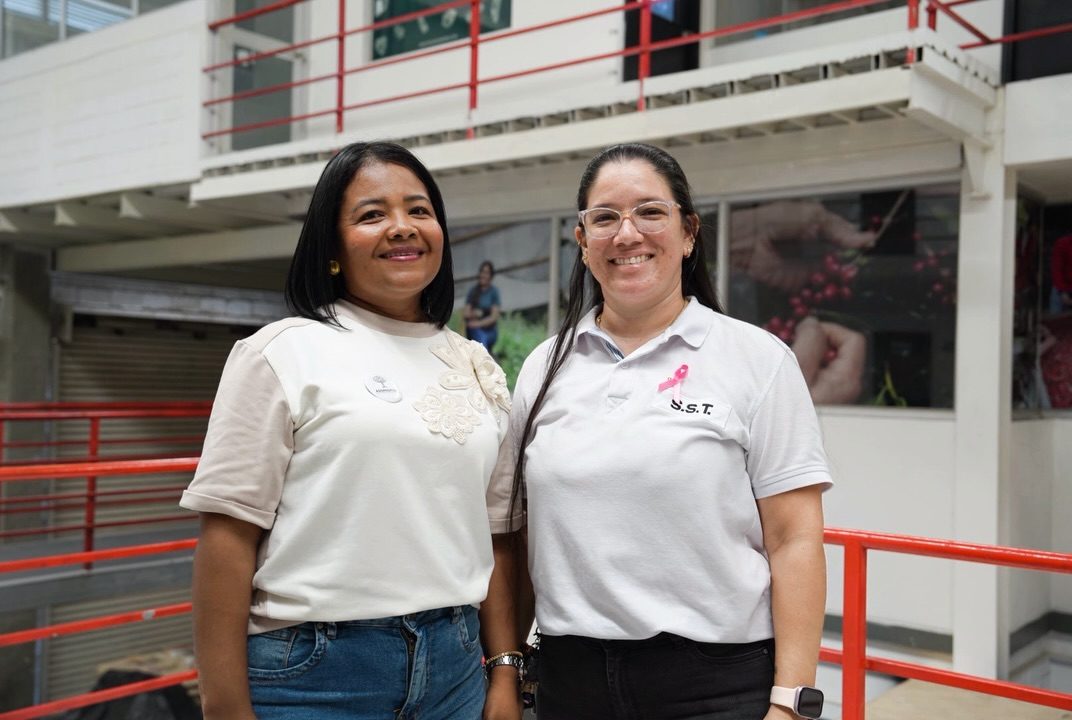 Equipo de Asoproyuja en el Parque Industrial de Santa Marta